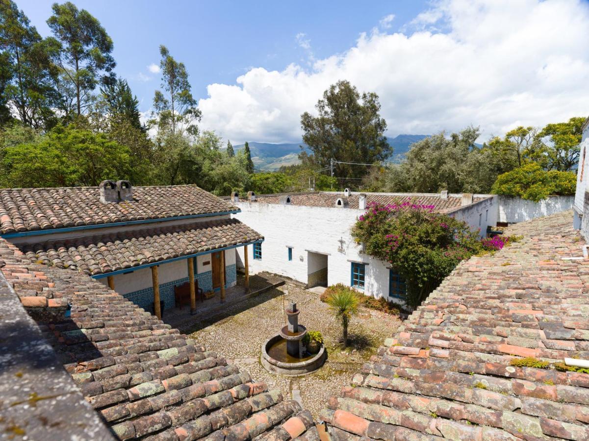 Готель Hacienda Cusin Отавало Екстер'єр фото